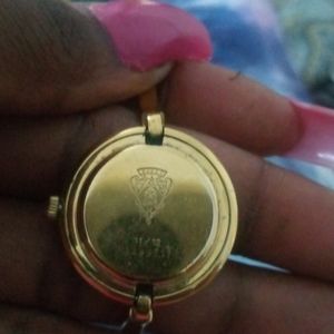 Gold gucci watch